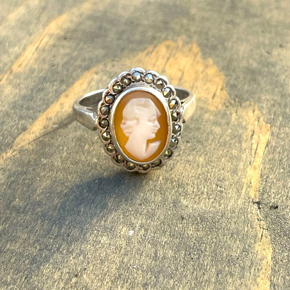 Jewelry - Vintage Silver Cameo Ring